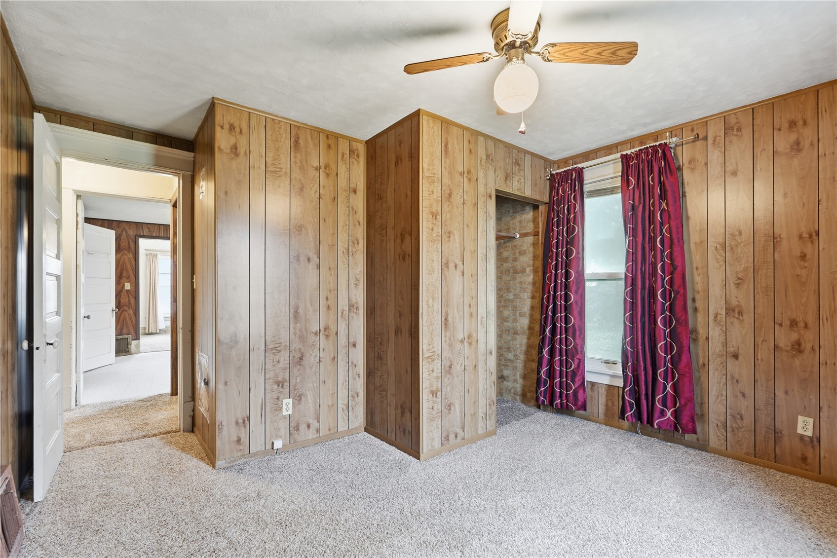 215 Main Street Newhall IA 52315