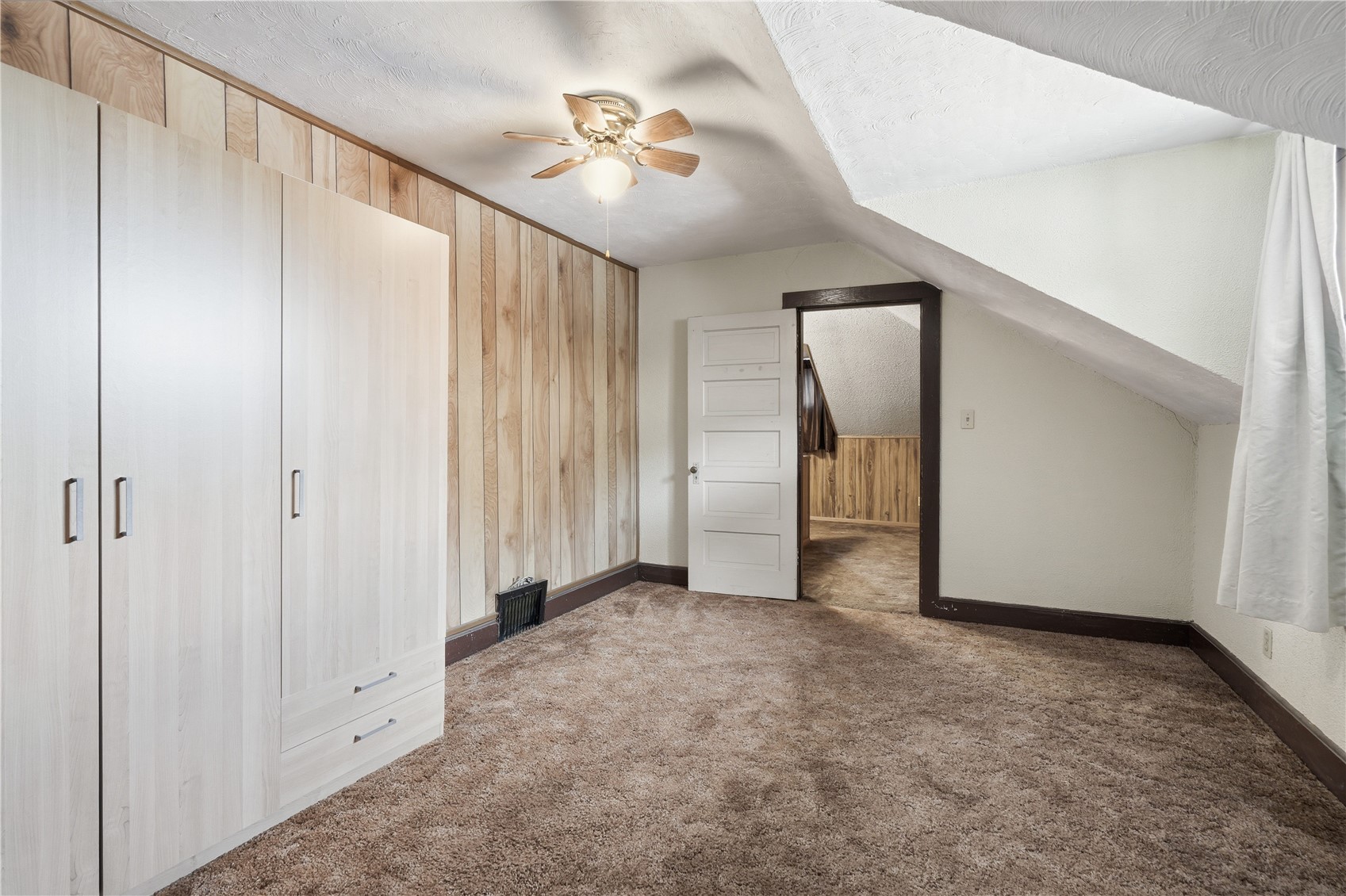 215 Main Street Newhall IA 52315