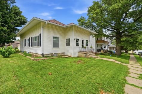 215 Main Street Newhall IA 52315