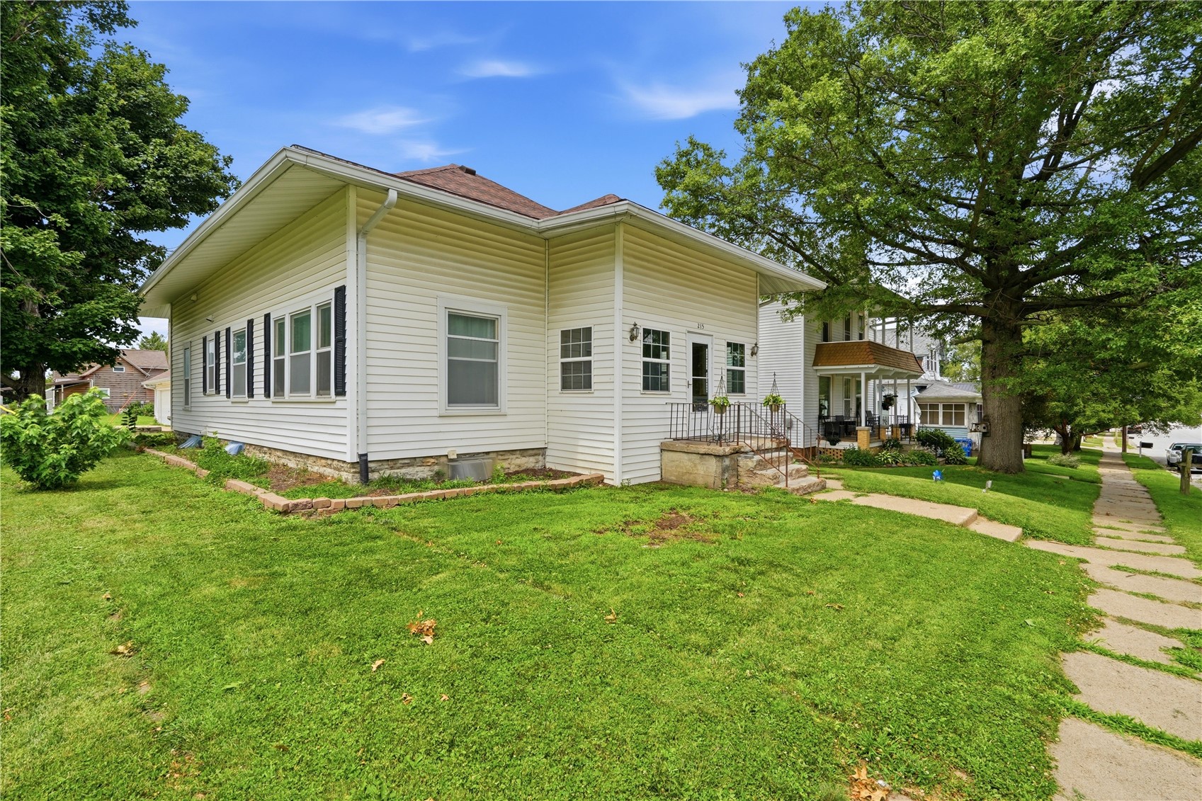 215 Main Street Newhall IA 52315