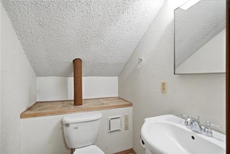 215 Main Street Newhall IA 52315