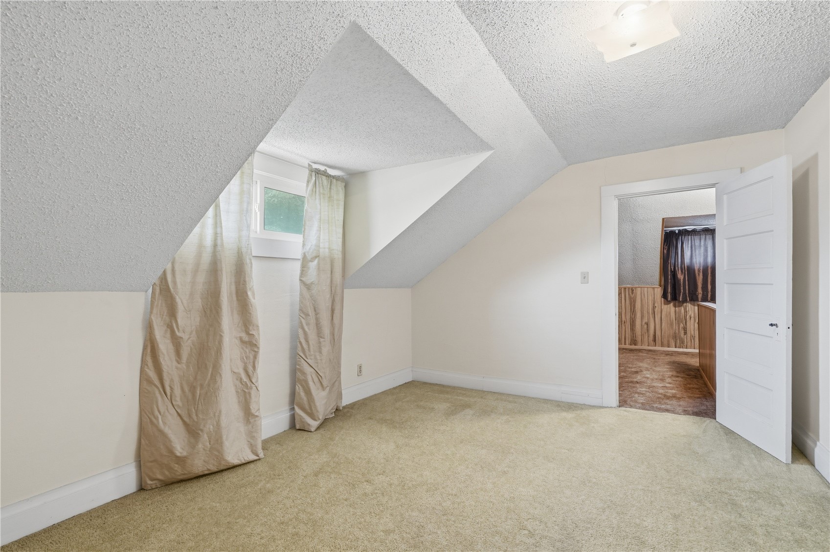 215 Main Street Newhall IA 52315