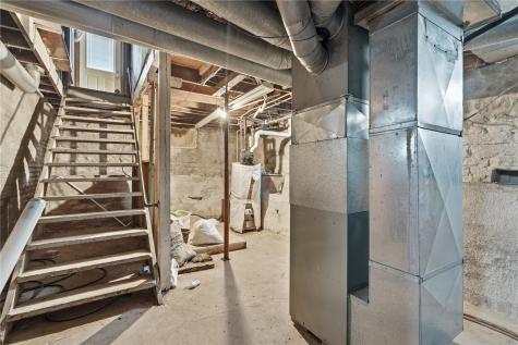 215 Main Street Newhall IA 52315