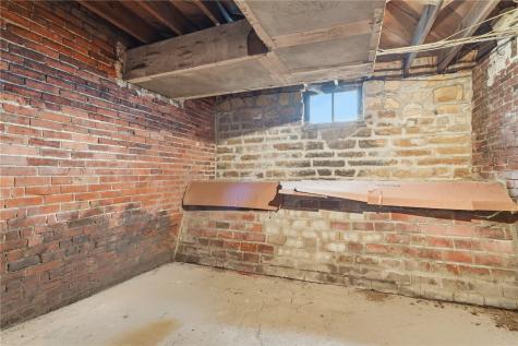 215 Main Street Newhall IA 52315