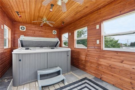 215 Main Street Newhall IA 52315