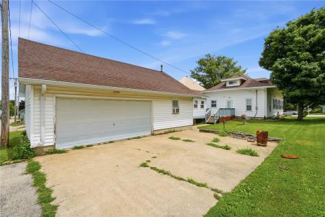 215 Main Street Newhall IA 52315