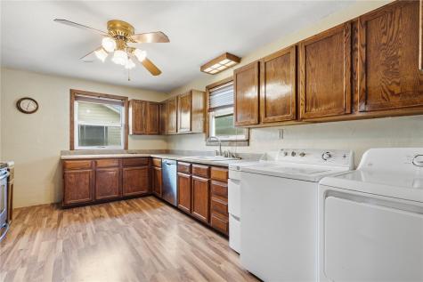 215 Main Street Newhall IA 52315