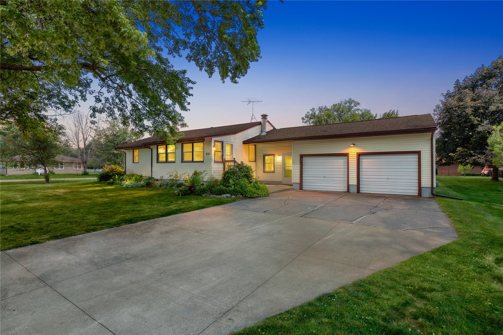 804 31st Avenue IA 52307