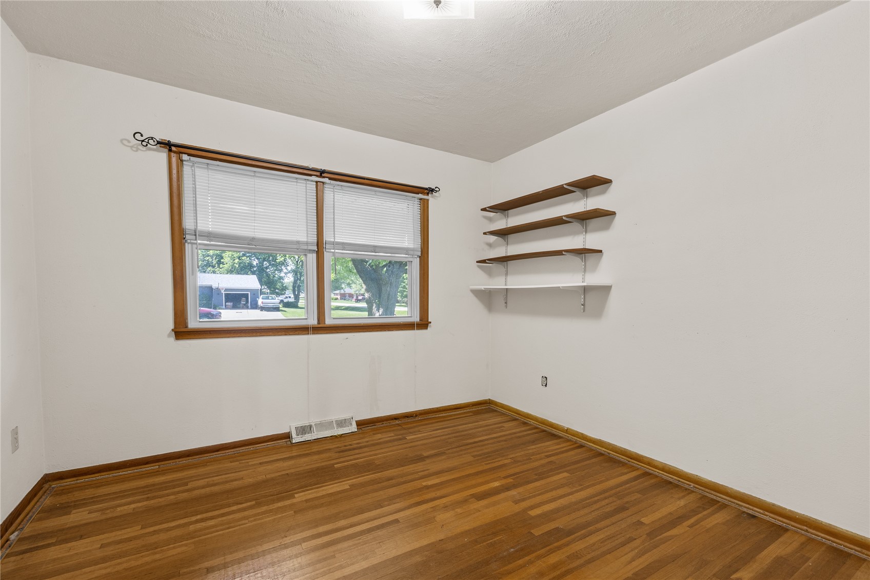 804 31st Avenue IA 52307