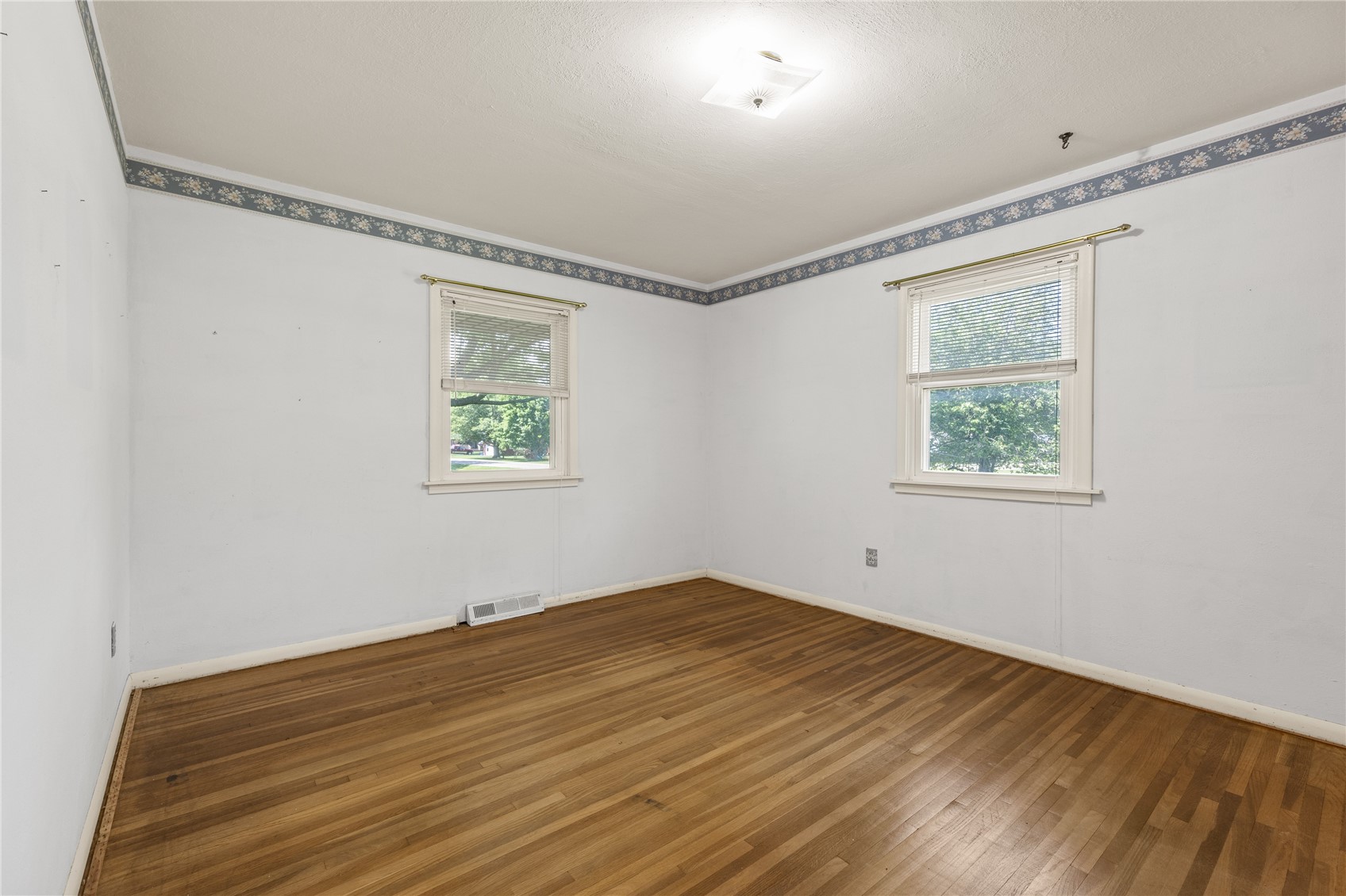 804 31st Avenue IA 52307