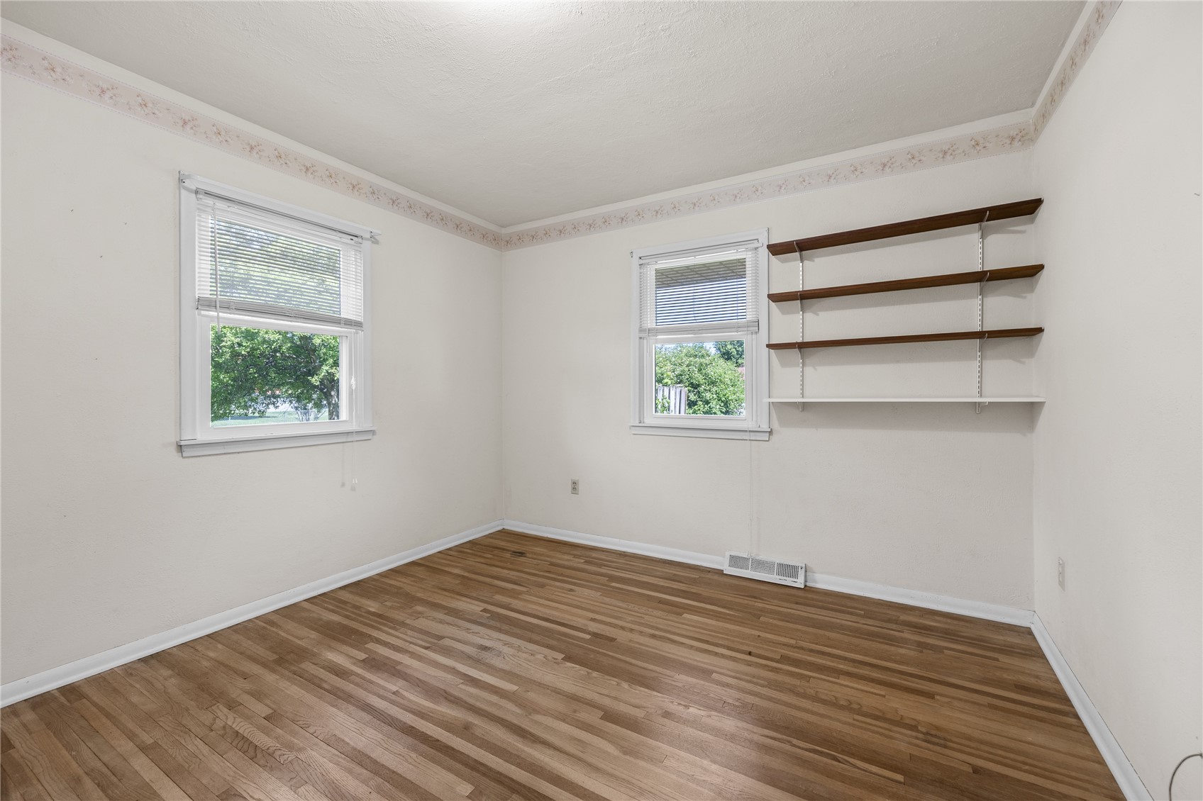 804 31st Avenue IA 52307