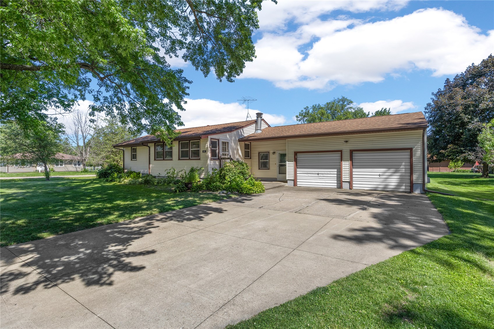 804 31st Avenue IA 52307