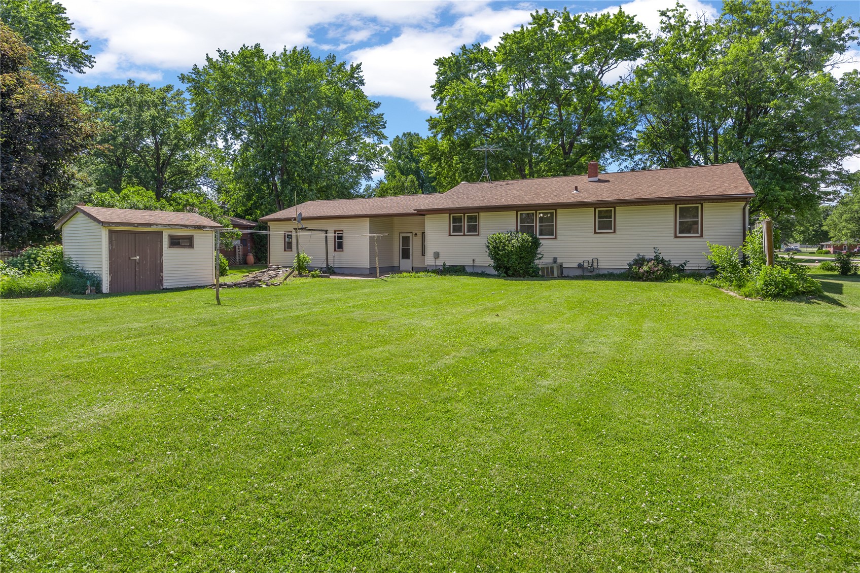 804 31st Avenue IA 52307