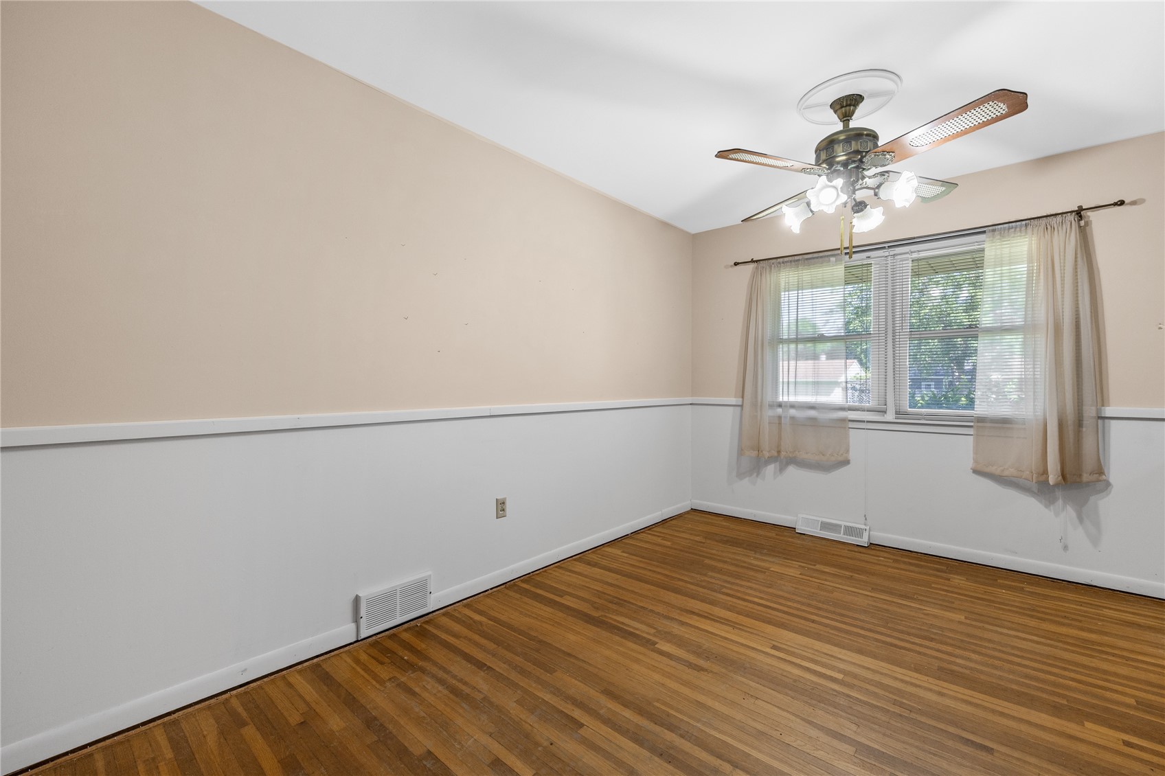 804 31st Avenue IA 52307