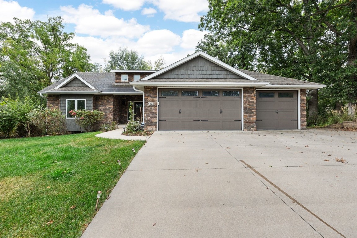 6827 42nd Street NE Cedar Rapids IA 52411