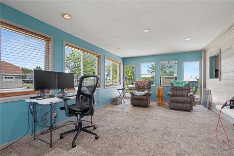 7188 28th Avenue Newhall IA 52315