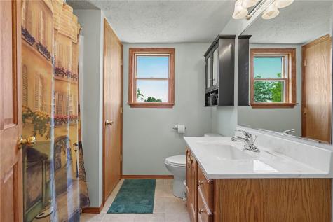 7188 28th Avenue Newhall IA 52315