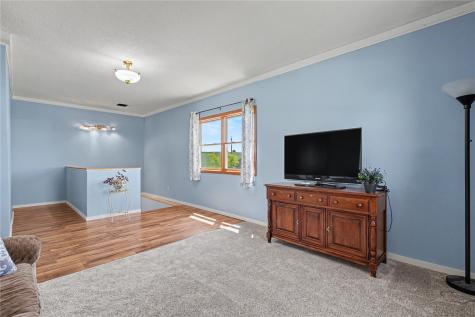 7188 28th Avenue Newhall IA 52315