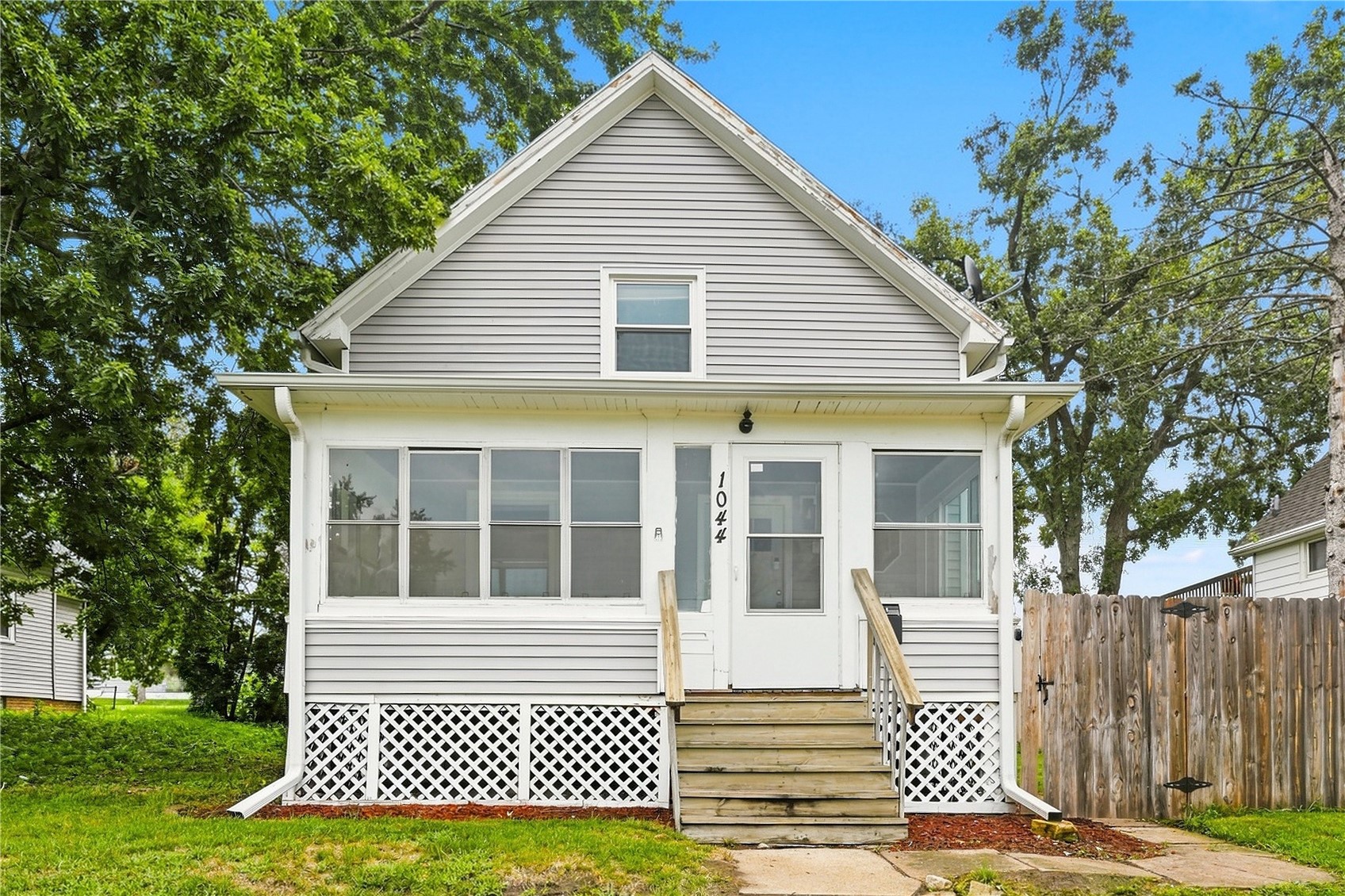1044 17th Street NE Cedar Rapids IA 52402
