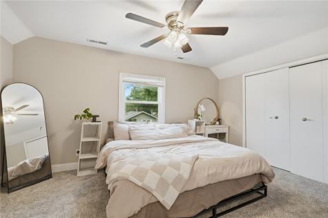 1044 17th Street NE Cedar Rapids IA 52402