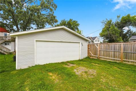 1044 17th Street NE Cedar Rapids IA 52402