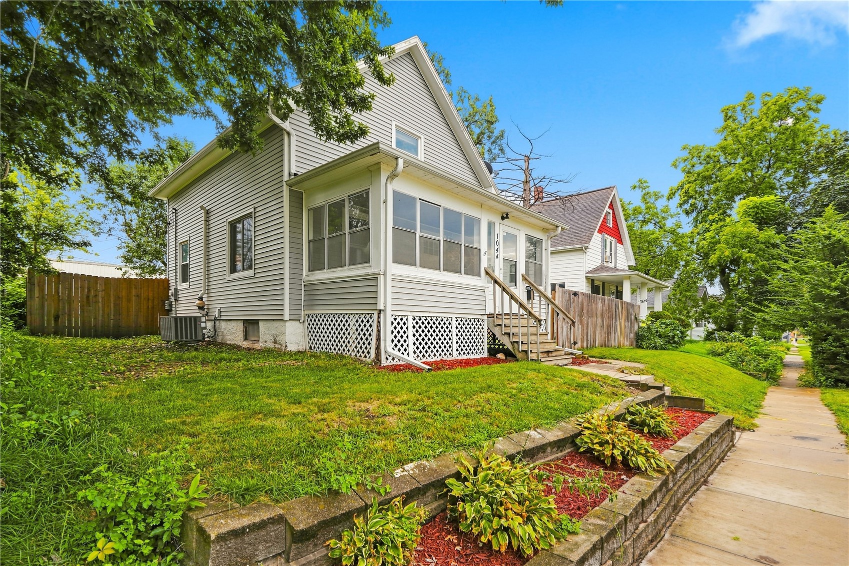 1044 17th Street NE Cedar Rapids IA 52402