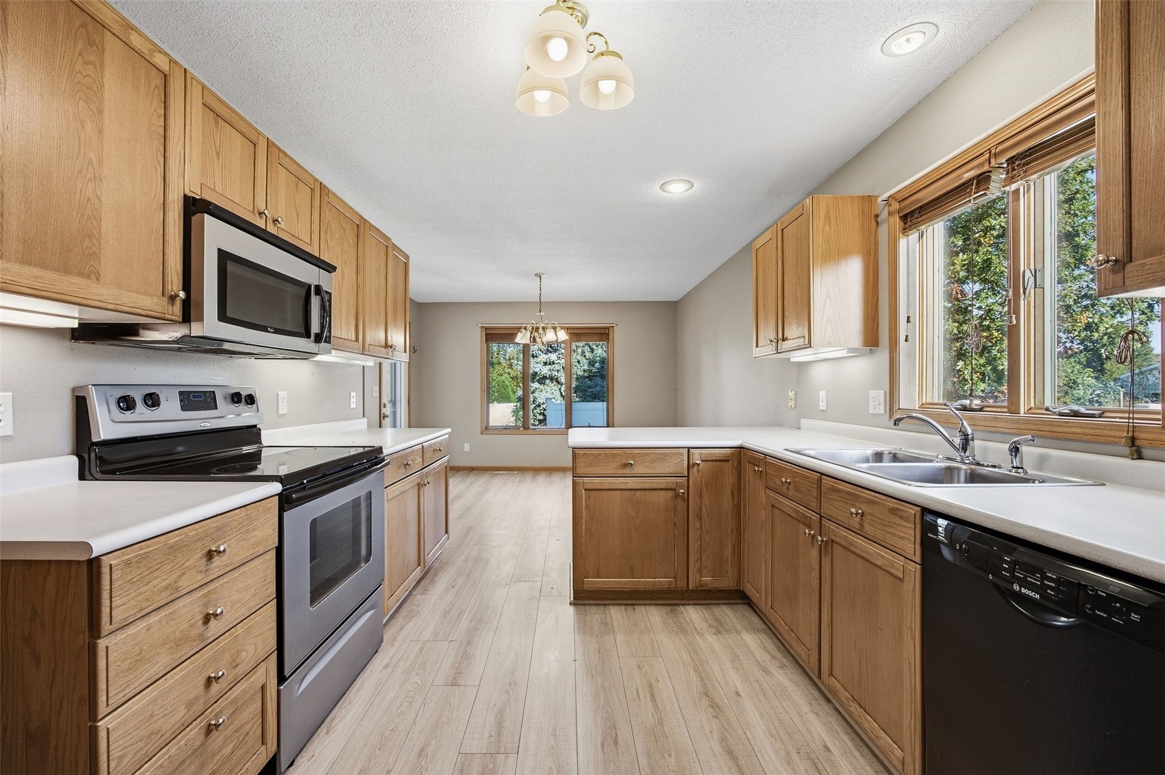 215 Brougham Road Robins IA 52328