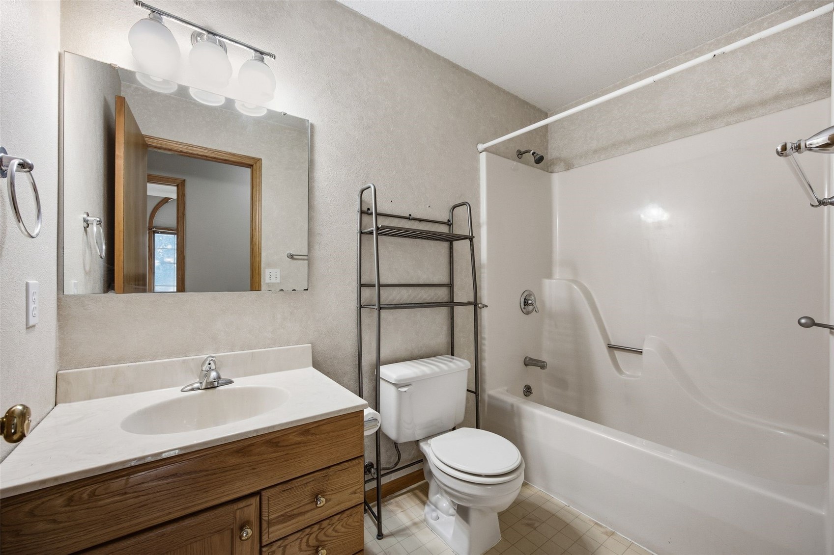 215 Brougham Road Robins IA 52328