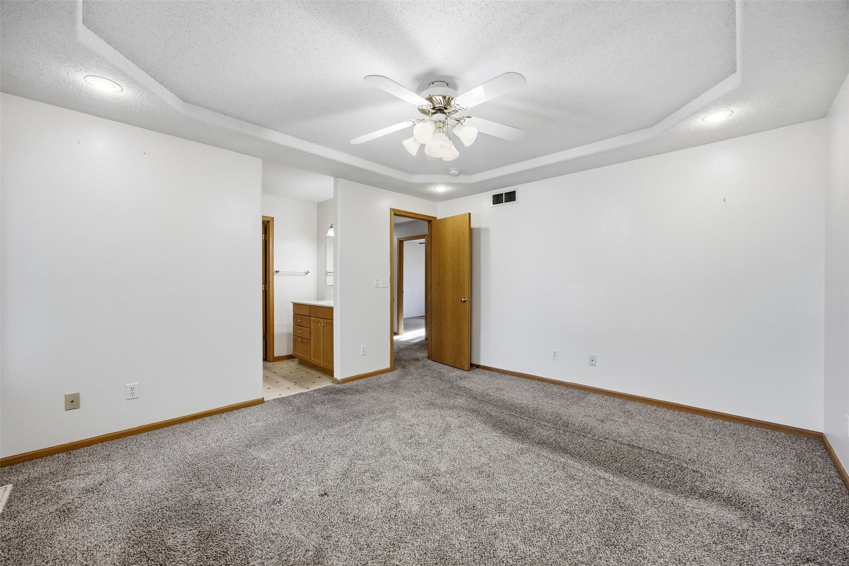 215 Brougham Road Robins IA 52328