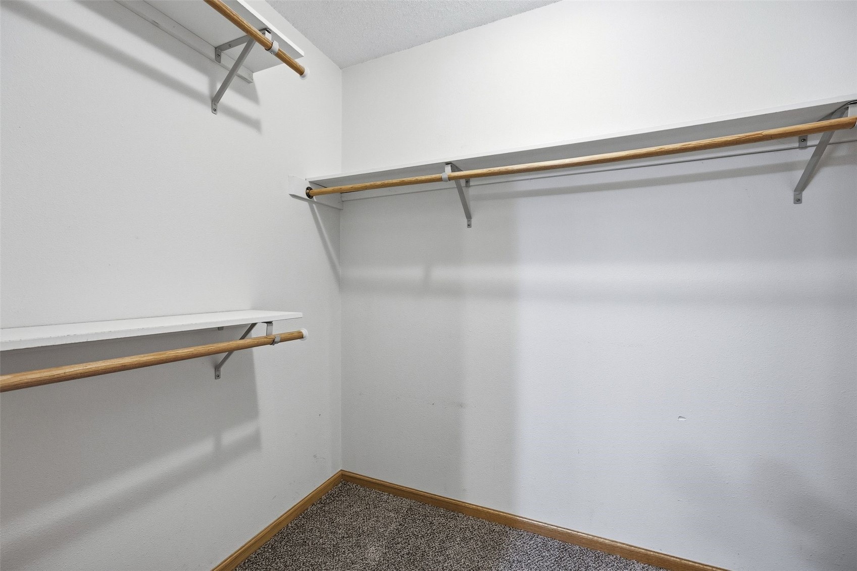 215 Brougham Road Robins IA 52328