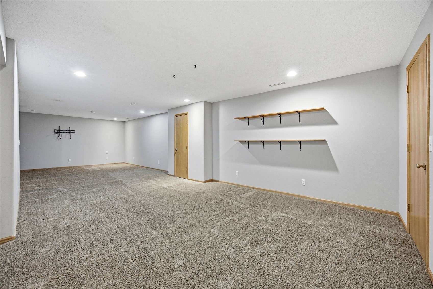 215 Brougham Road Robins IA 52328