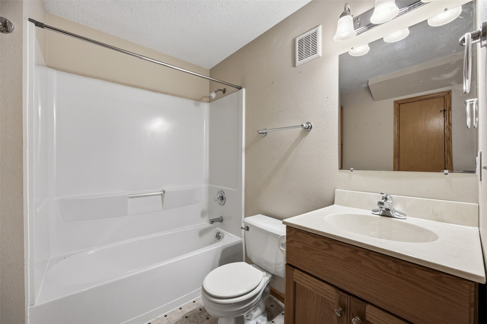 215 Brougham Road Robins IA 52328