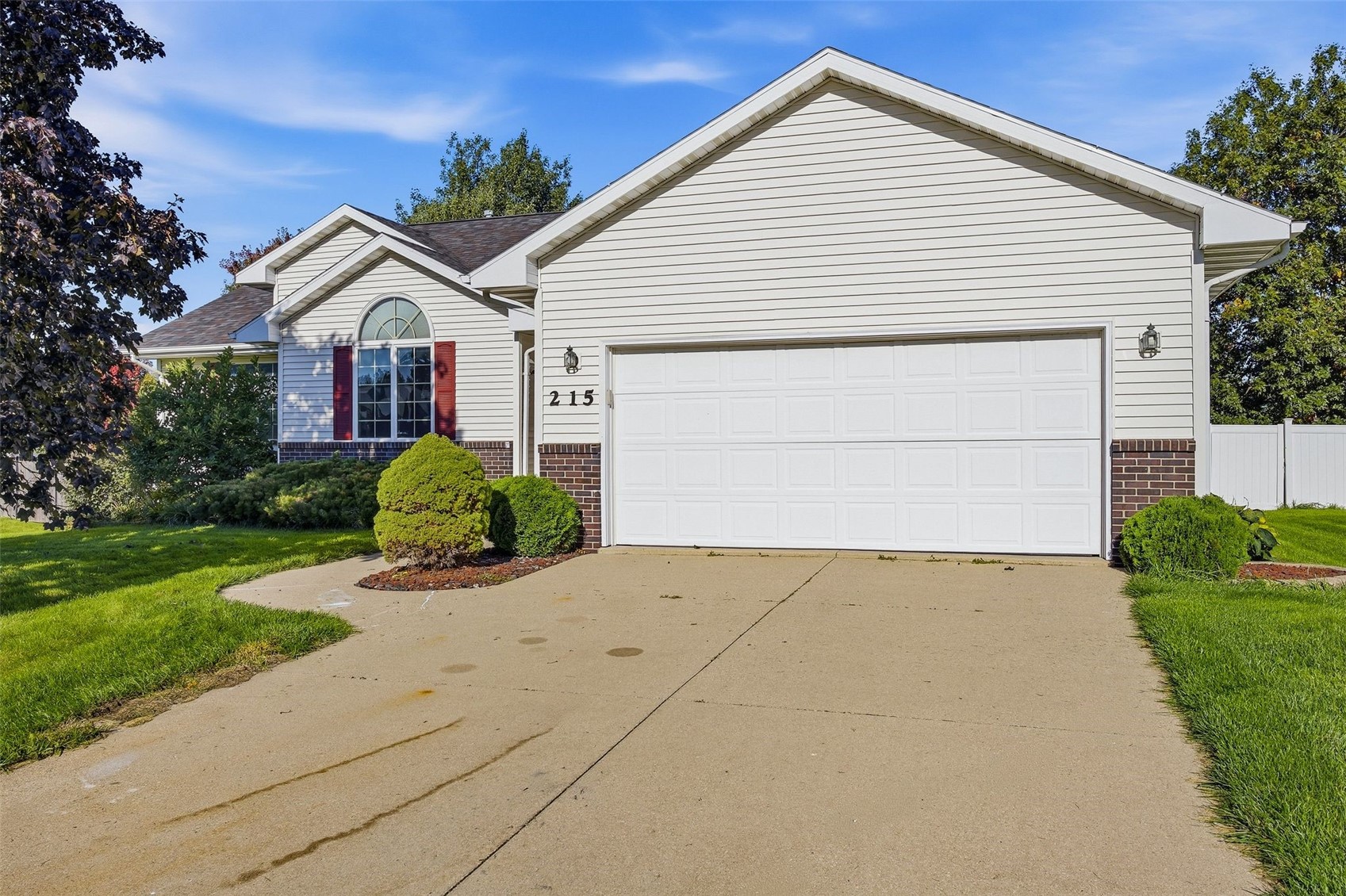215 Brougham Road Robins IA 52328