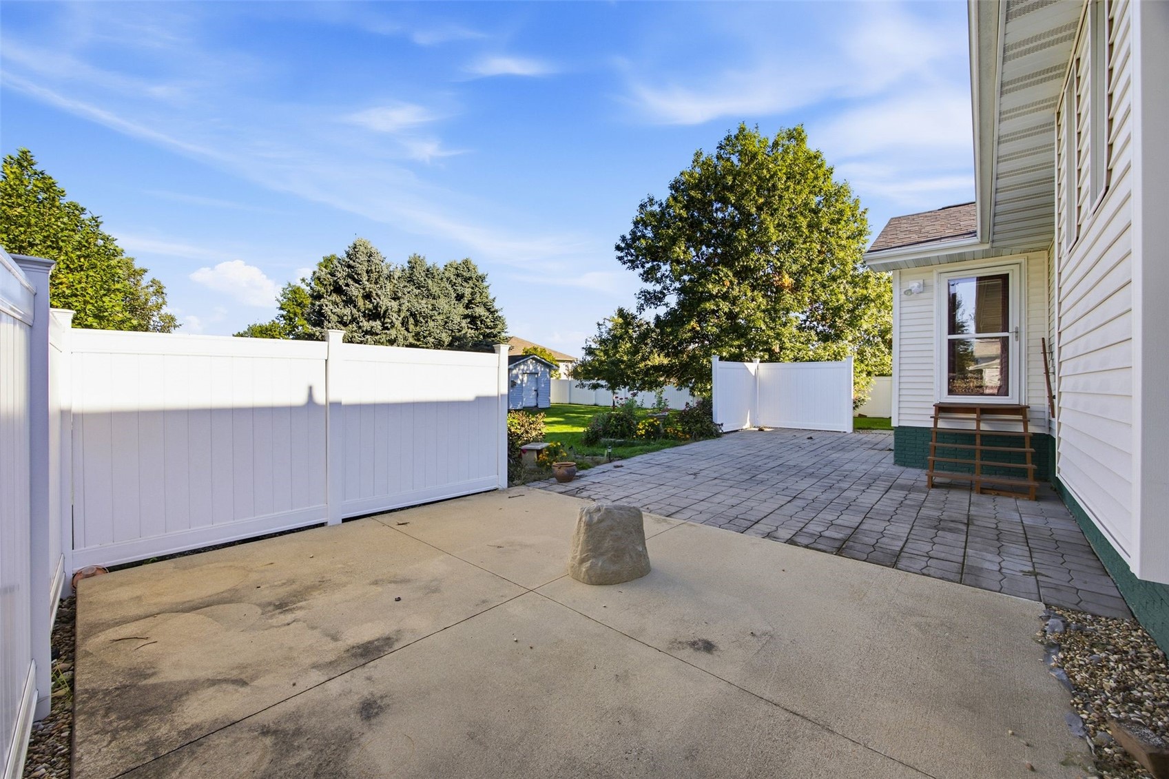 215 Brougham Road Robins IA 52328