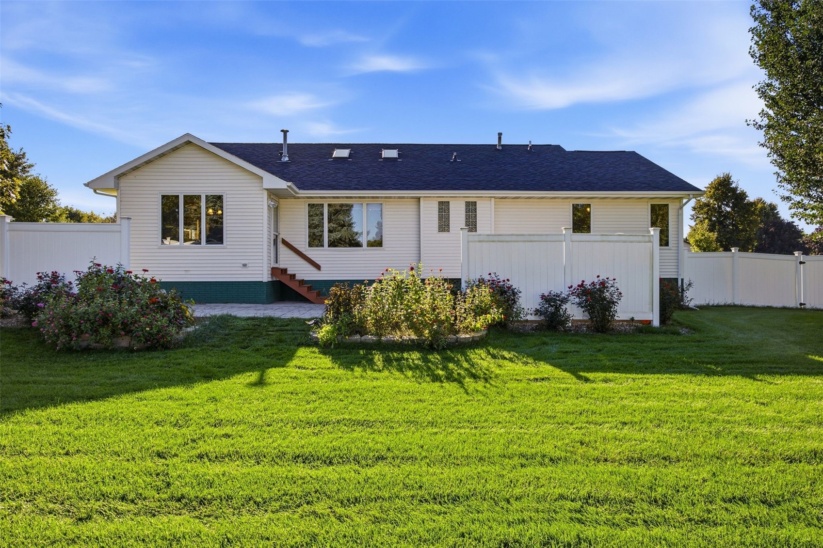 215 Brougham Road Robins IA 52328