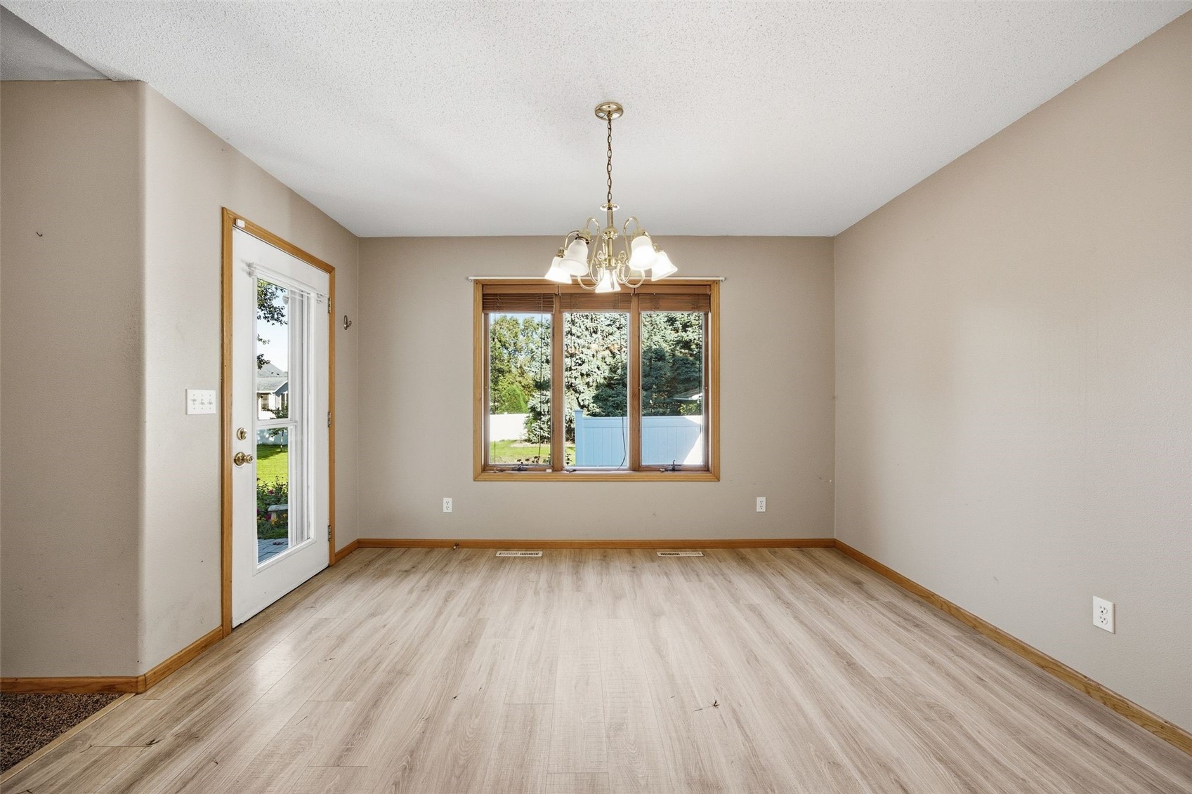 215 Brougham Road Robins IA 52328