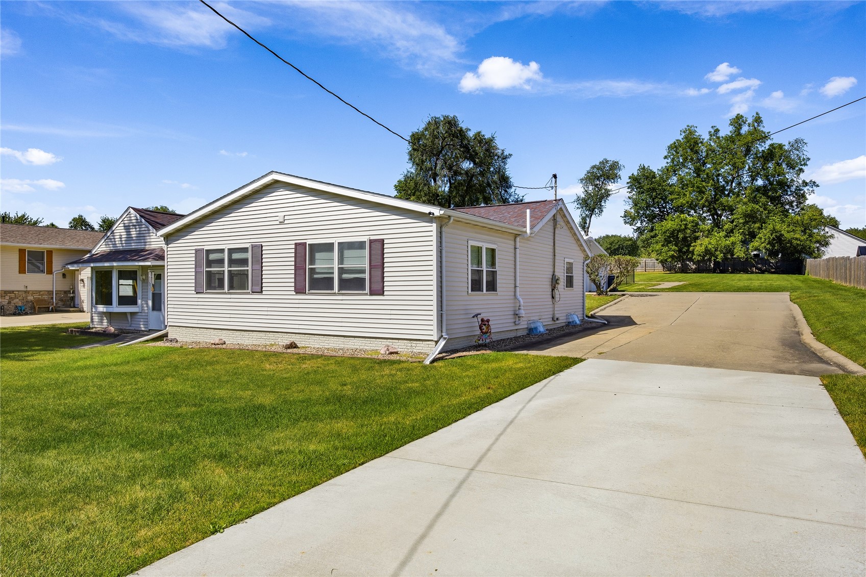 3632 Crestwood Drive NW Cedar Rapids IA 52405