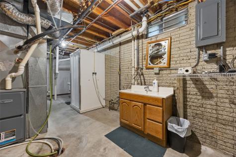 4150 Midway Drive NW Cedar Rapids IA 52405