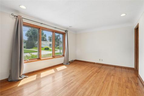 2462 10th Avenue Marion IA 52302