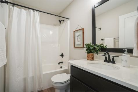 1820 Shady Grove Road SW Cedar Rapids IA 52404