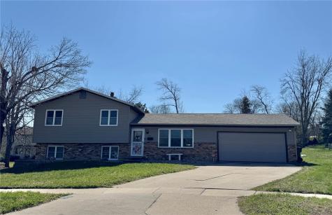 4112 Finch Court NE Cedar Rapids IA 52402