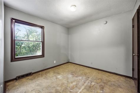 3618 Pine Wood Drive NE Cedar Rapids IA 52402