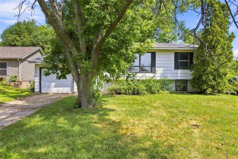 3618 Pine Wood Drive NE Cedar Rapids IA 52402