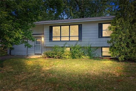 3618 Pine Wood Drive NE Cedar Rapids IA 52402