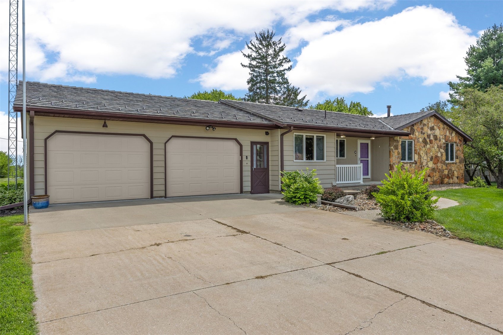 200 Schnoebelen Street Riverside IA 52327