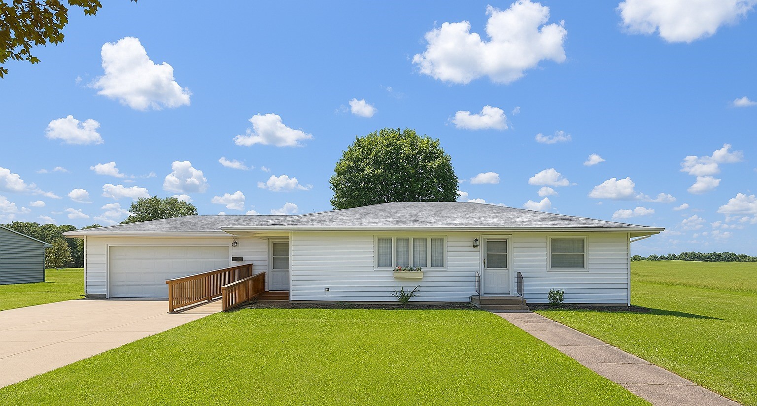 907 Mckinley Avenue Lowden IA 52255