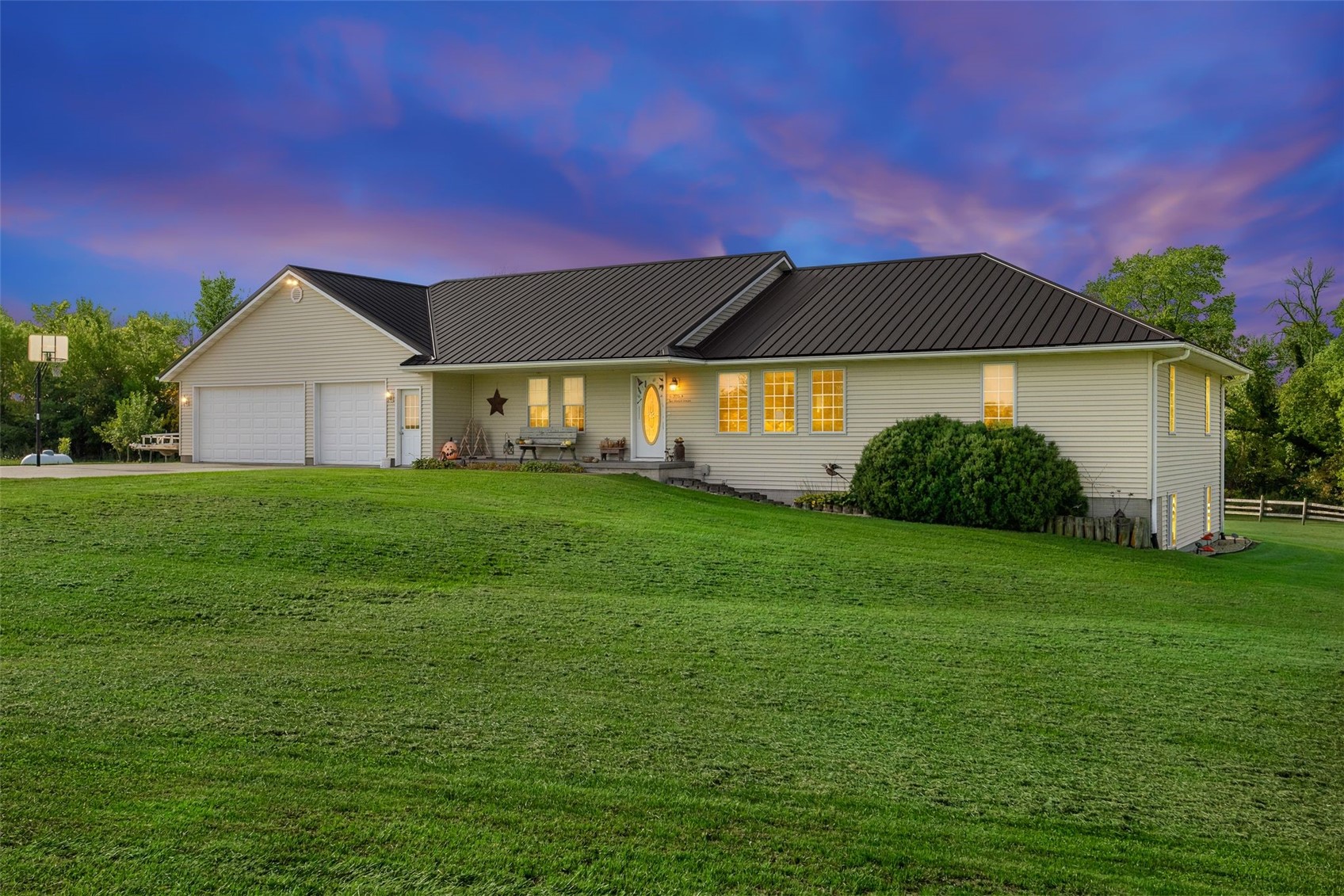 2976 61st Street Lane Vinton IA 52349