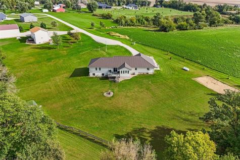 2976 61st Street Lane Vinton IA 52349
