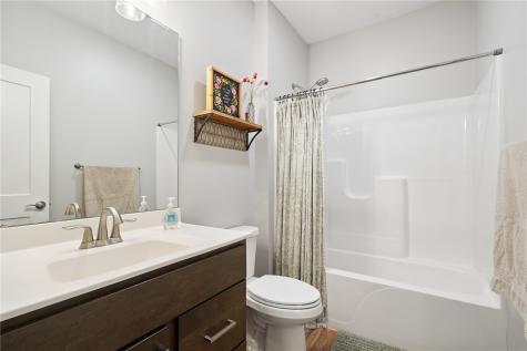 495 Dutch Drive Robins IA 52328