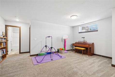 495 Dutch Drive Robins IA 52328